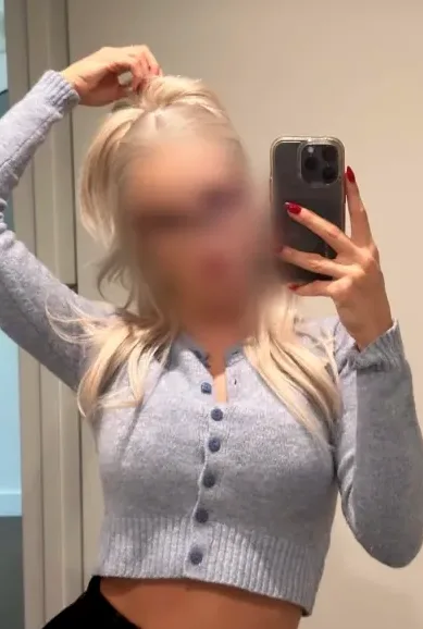 Isabel, 25