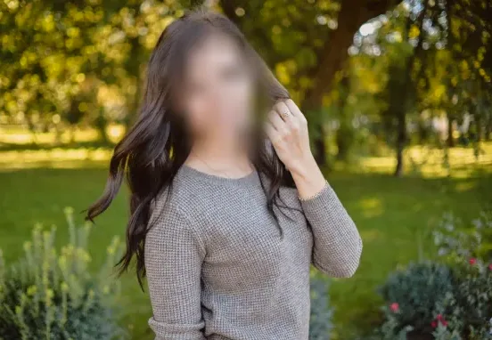 Sabine, 32