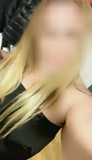 Suzanne, 34