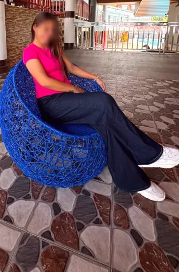 Zoe, 36
